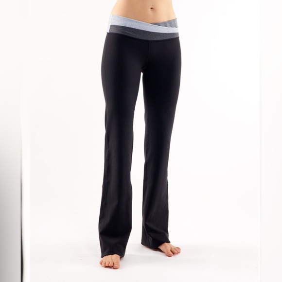 Lululemon Astro Pants Yoga Leggings Crossover Waistband Wider Leg Black Size 4 - Picture 1 of 10